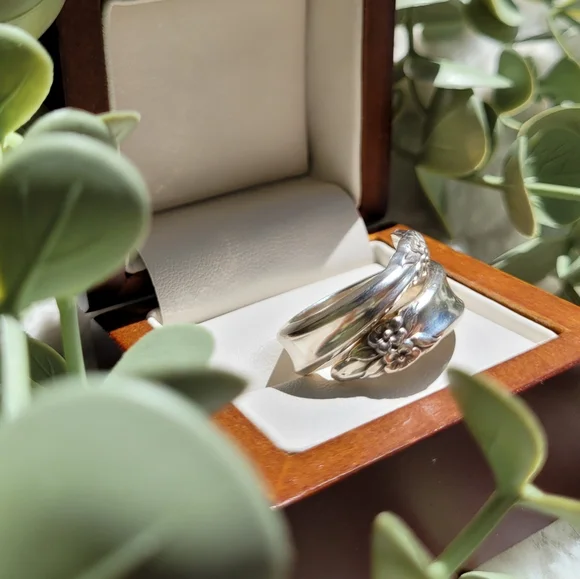 SOLD 1965 'Garland' Silver-plated Spiral floral Ring - Picture 5 of 6